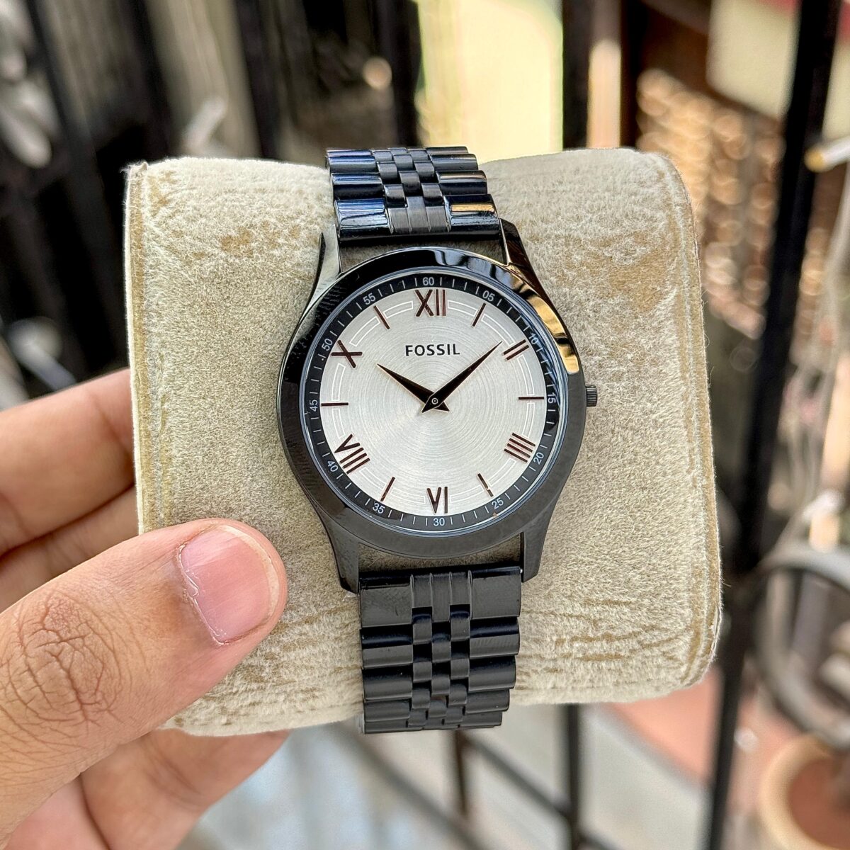 Fossil Evolutionary black watch side view, Fossil Evolutionary clasp lock close-up, Fossil Evolutionary Roman numeral dial