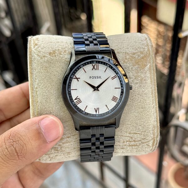 Fossil Evolutionary black watch side view, Fossil Evolutionary clasp lock close-up, Fossil Evolutionary Roman numeral dial