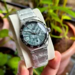 Omega Constellation Meteorite Dial Watch – 41mm Green Dial with Black Bezel – Automatic Close view on man fingers