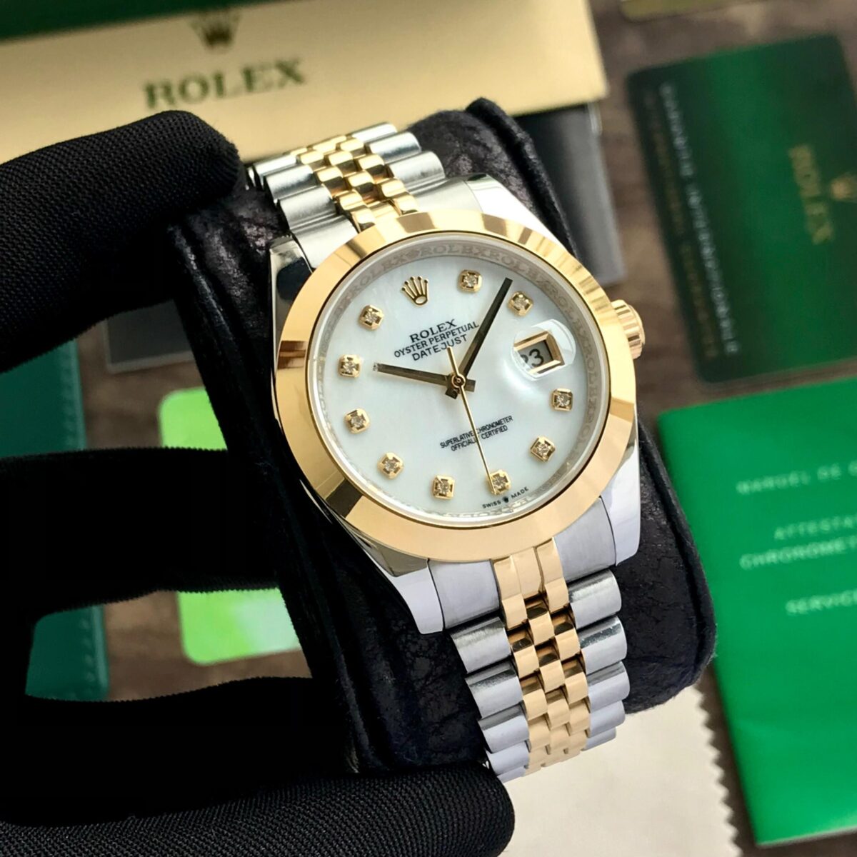 Rolex DateJust White 41 Mother of Pearl 3