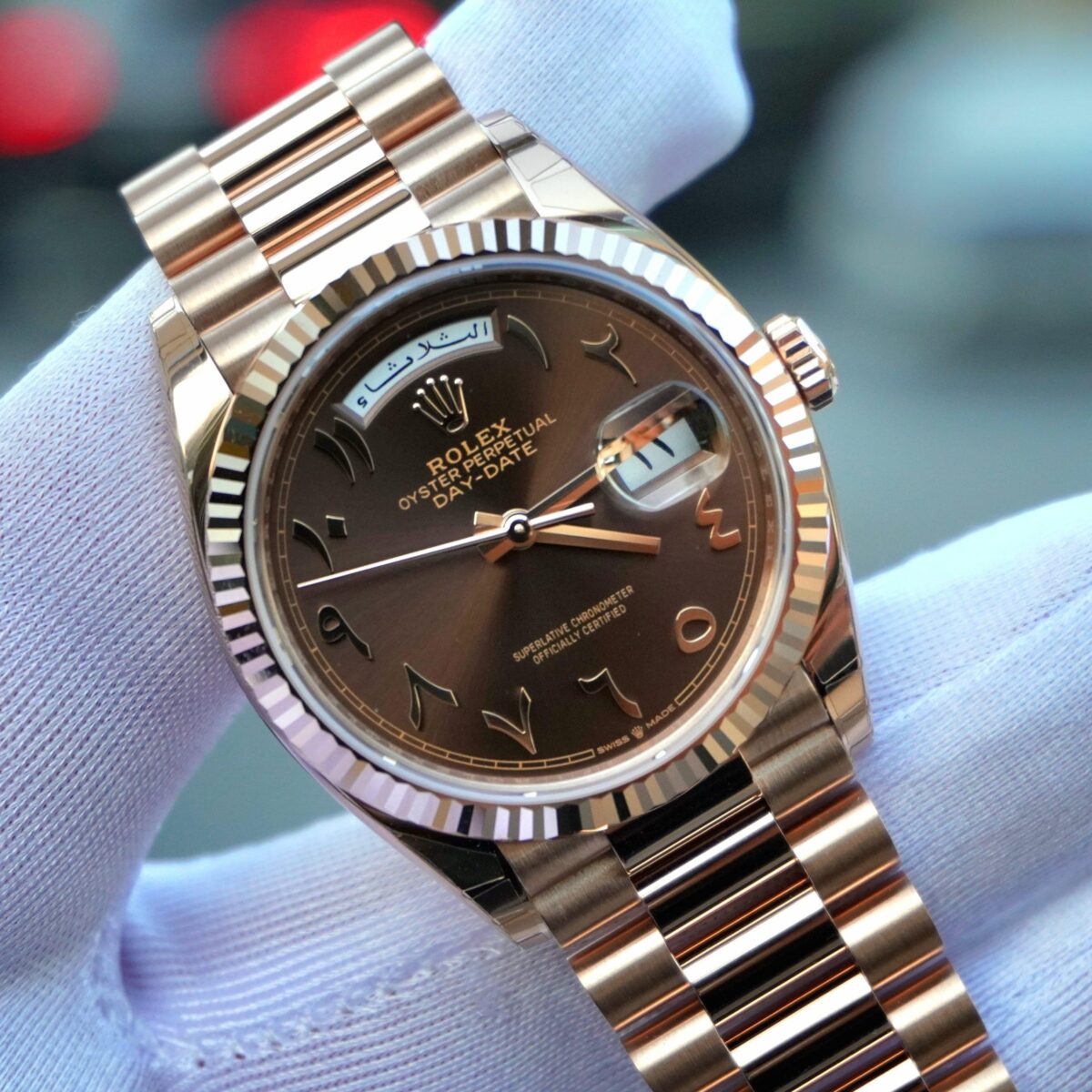 Rolex Day-Date 40 men’s automatic watch with rose gold body, brown dial, Arabic numerals, and Jubilee bracelet.