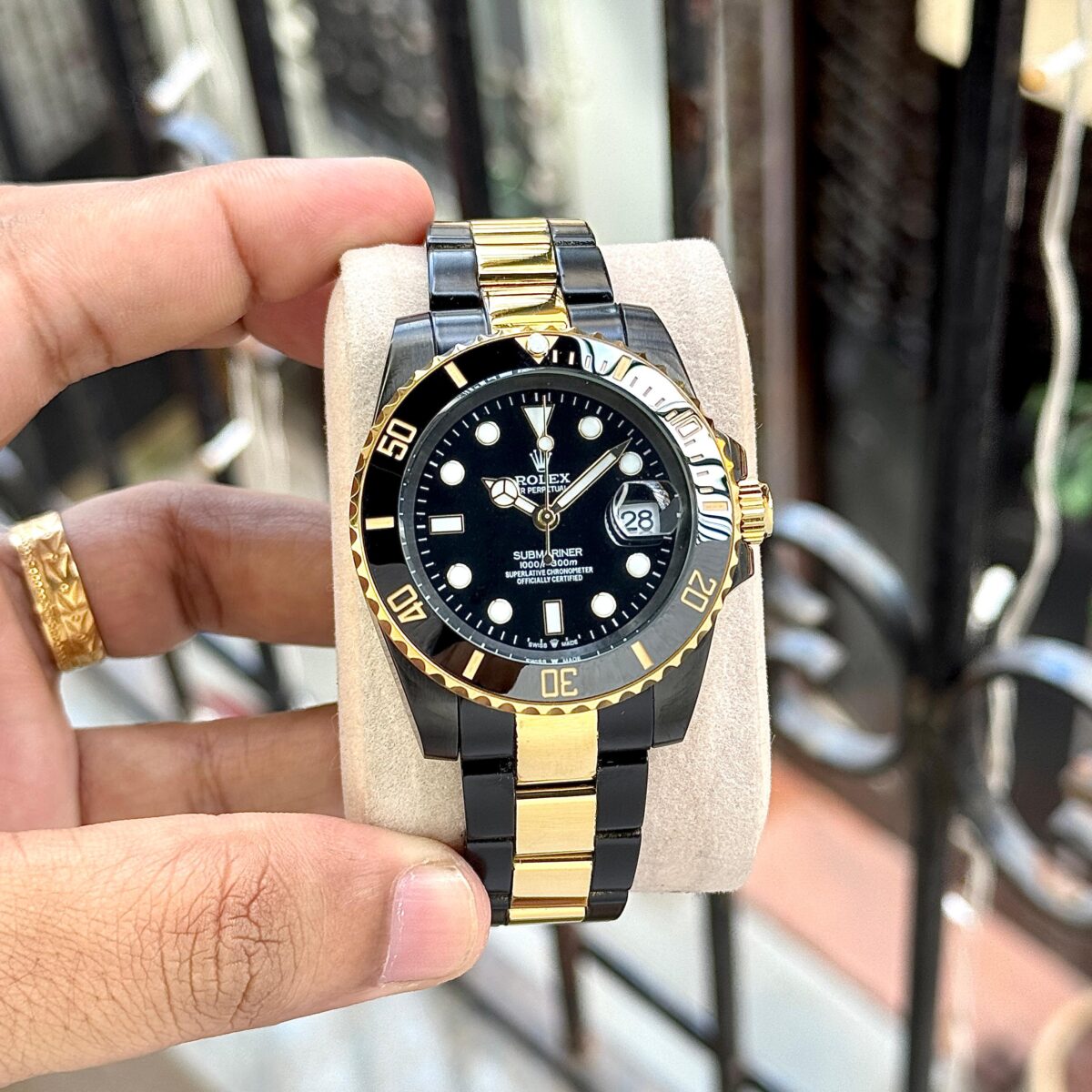 Rolex Submariner Date 41mm men’s watch – black DLC-PVD case, gold bezel, automatic movement