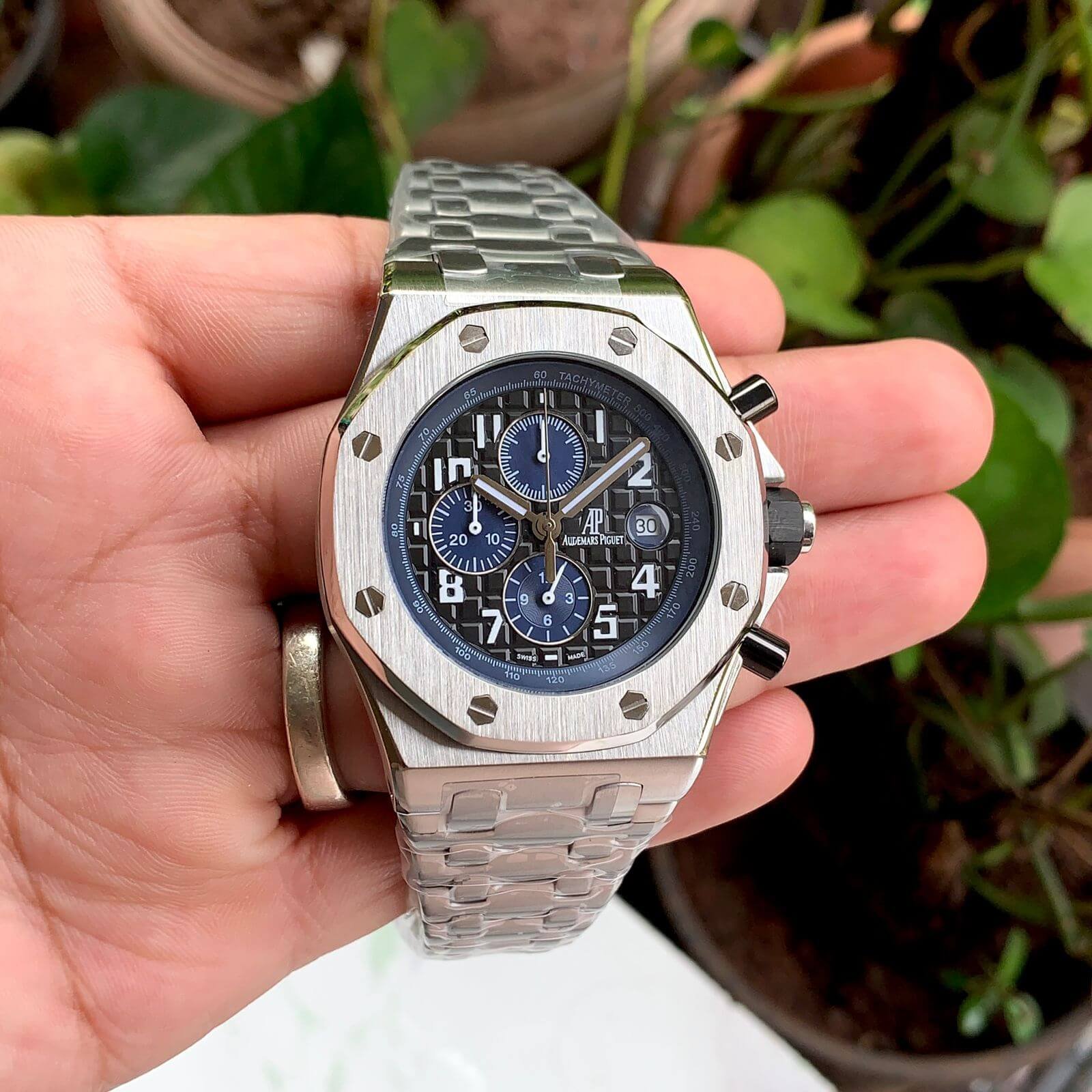 Audemars-Piguet-Royal-Oak-Offshore-Chronograph-Black-Dial-Quartz-1-watchtown Audemars Piguet Royal Oak Offshore Chronograph Black Dial Quartz 1 watchtown
